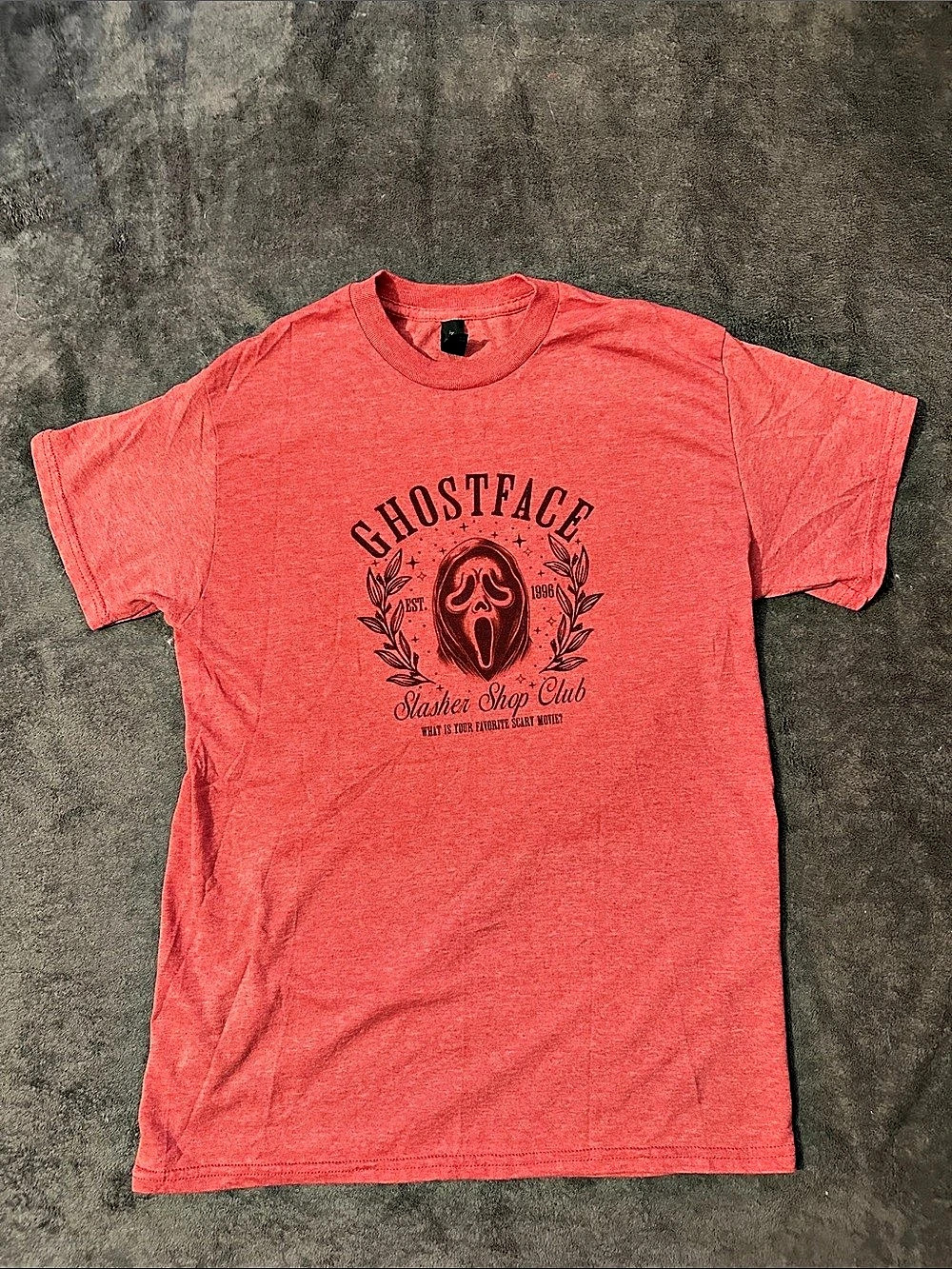 Gildan Graphic Short Sleeve Tee in Red Size Medium